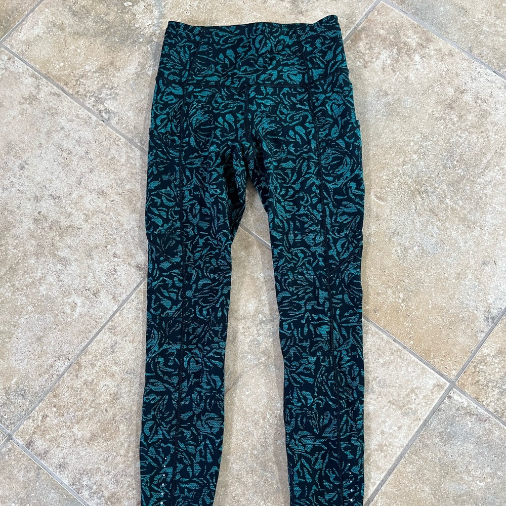 Lululemon Fast & Free Leggings 25” green and black